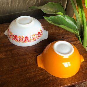 Vintage Pyrex Bowls (2)